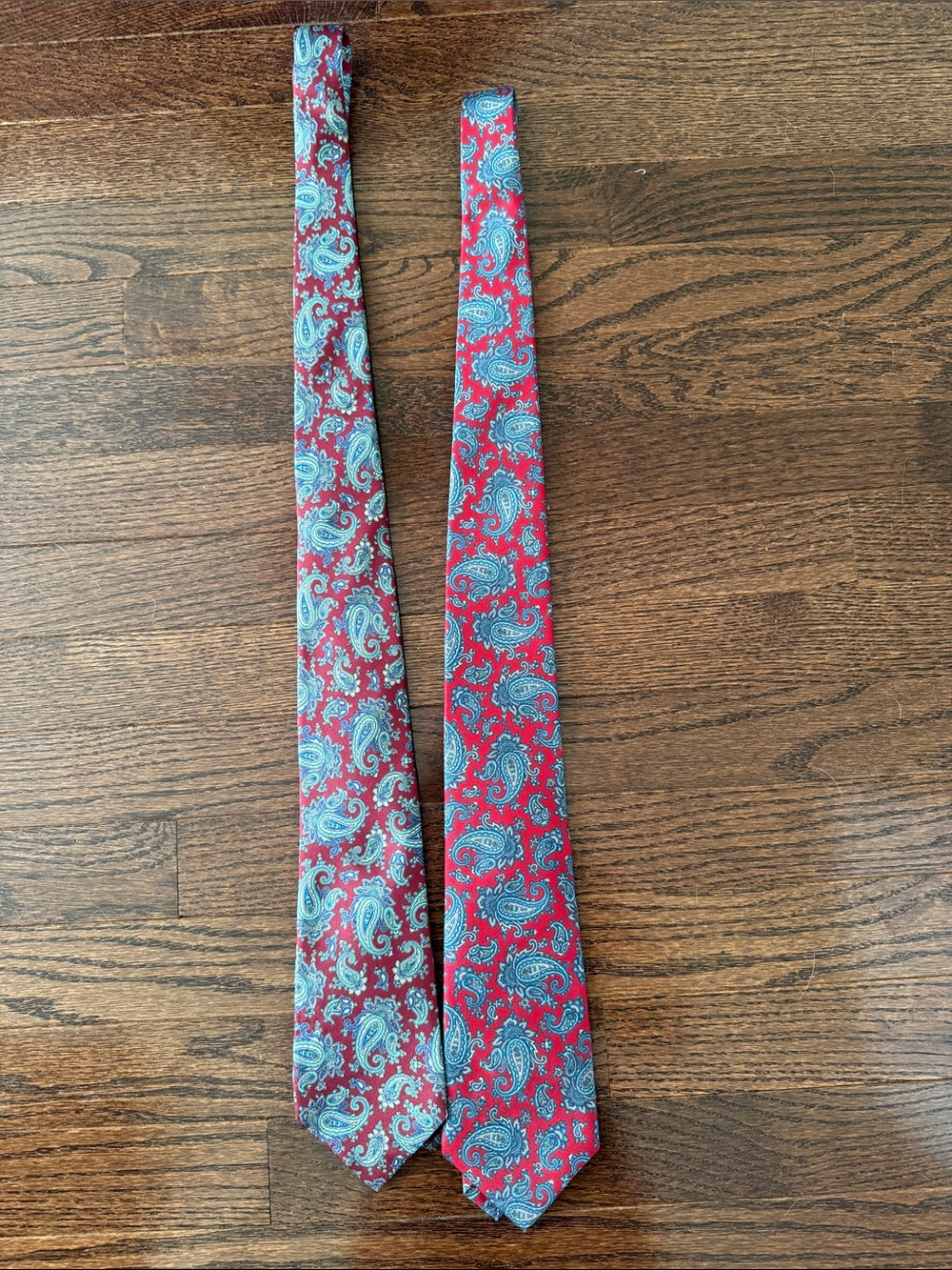 Geoffrey Beane — Men's Red Paisley Silk Tie - Classic Formal Accessory